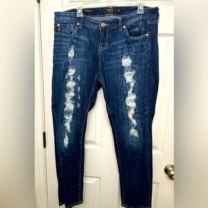 Torrid Plus Premium Boyfriend dark wash ripped Jeans size 14 
Like new condition
